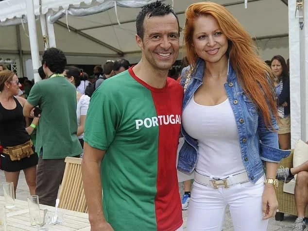 Агент Кріштіану Роналду з дружиною