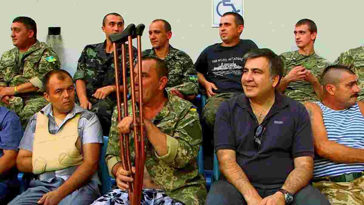 Саакашвили посетил с ранеными бойцами матч "Черноморец" - "Динамо" (ФОТО)