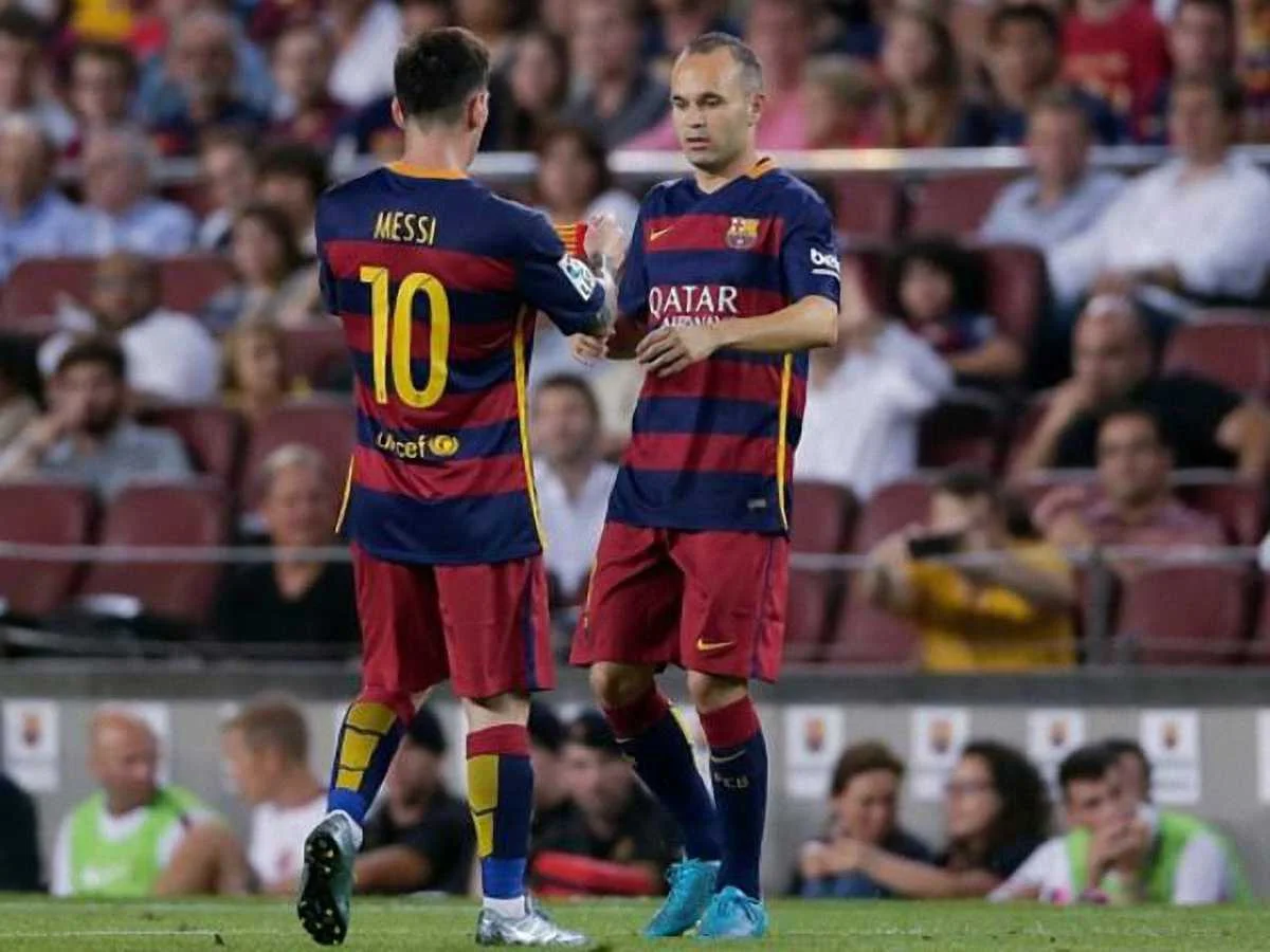 Месси и Иньеста во время Кубка Гампера / Getty Images