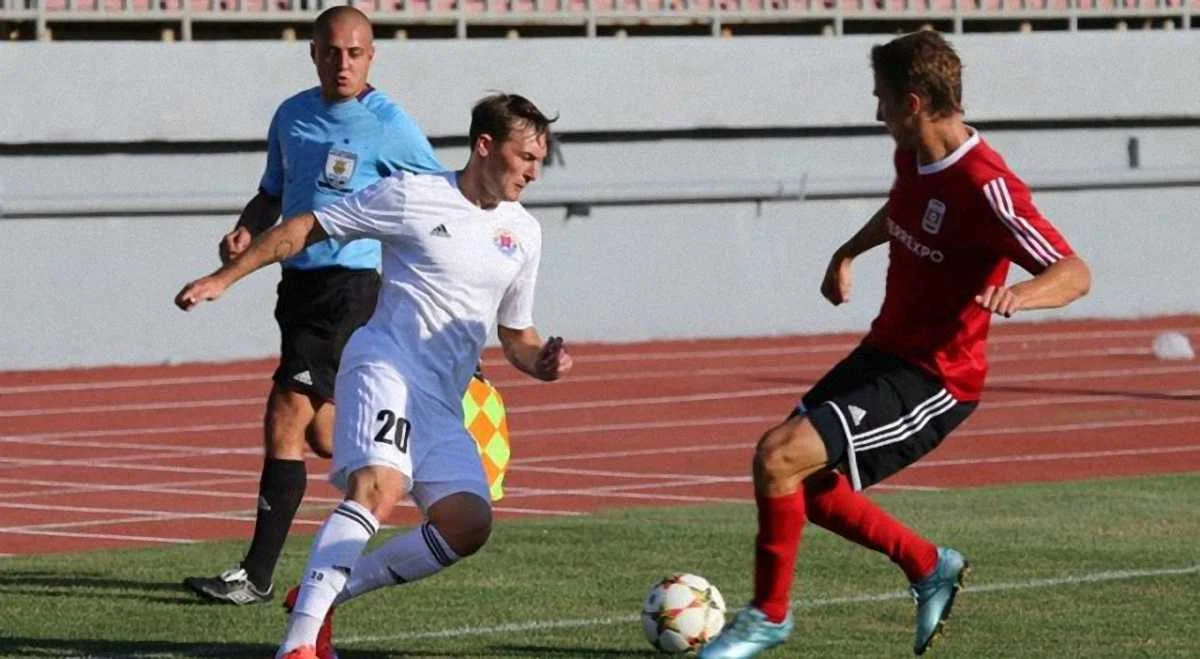 Александр Шост на заднем плане / фото ФК Ильичевец