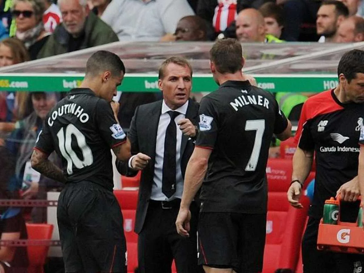 Роджерс инструктирует Коутинью и Милнера / Getty images