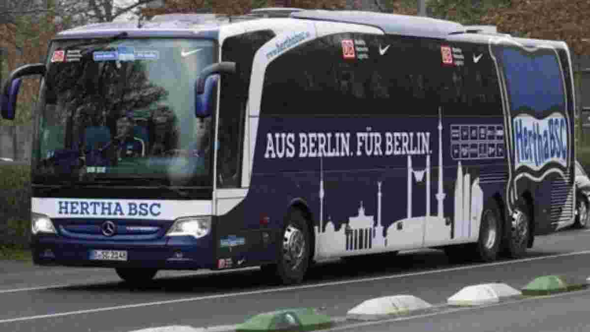 В Германии мотоциклист обстрелял клубный автобус "Герты" (ФОТО)