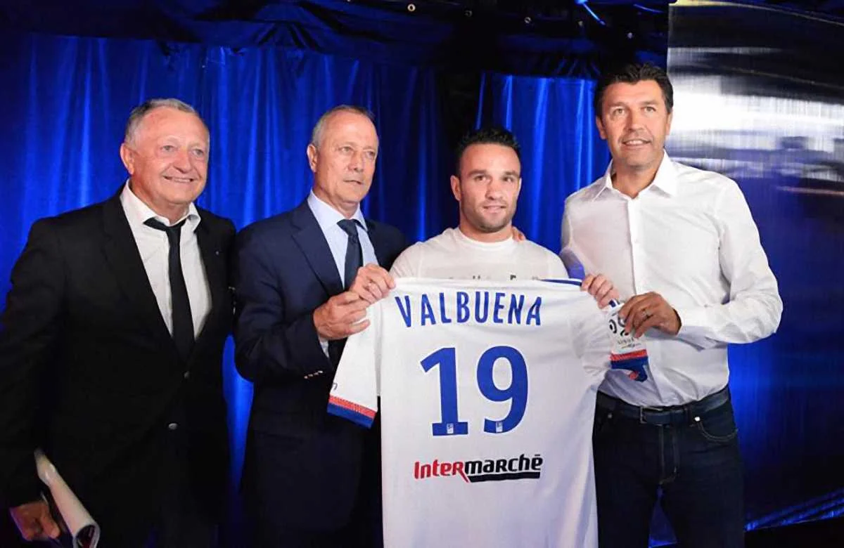 Вальбуэна продолжит карьеру в "Лионе"