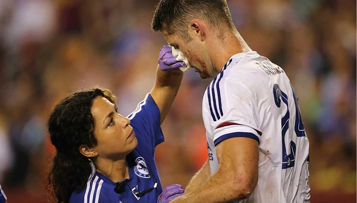 Ева Карнейро більше на надавадиме допомогу гравцям "Челсі" / Getty Images