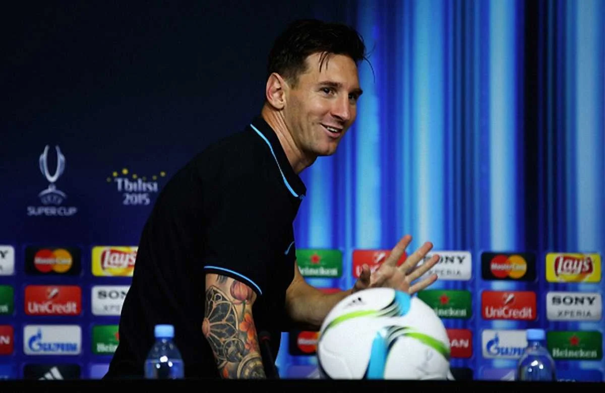 Пресс-конференция Месси по случаю получения награды MVP // Getty Images