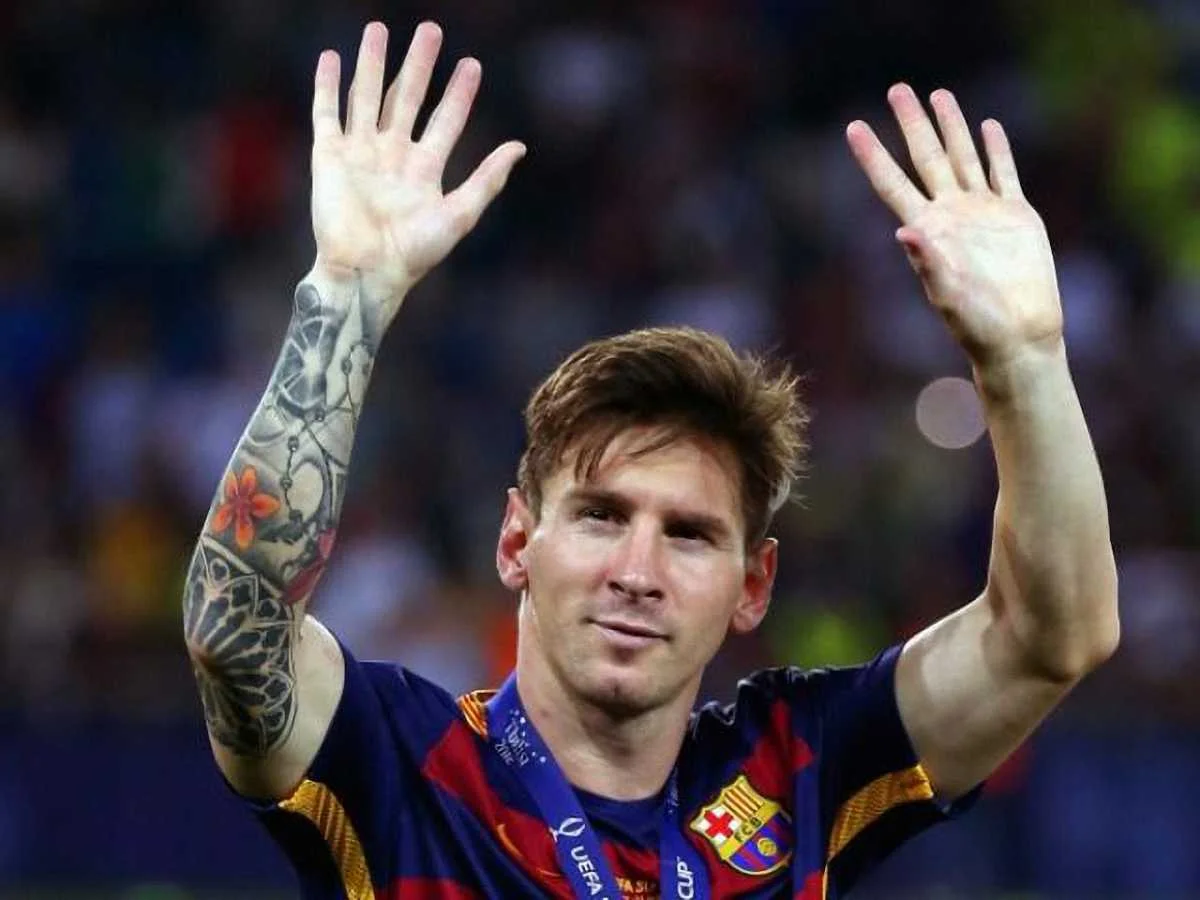 Месси после награждения в Тбилиси / Getty Images