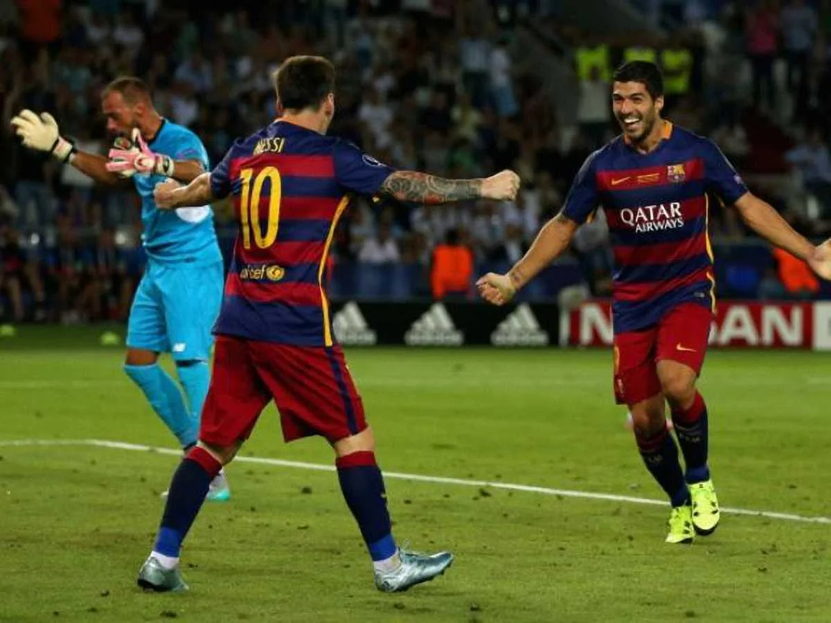 Фото до новини: Мессі похизувався Суперкубком УЄФА (ФОТО)