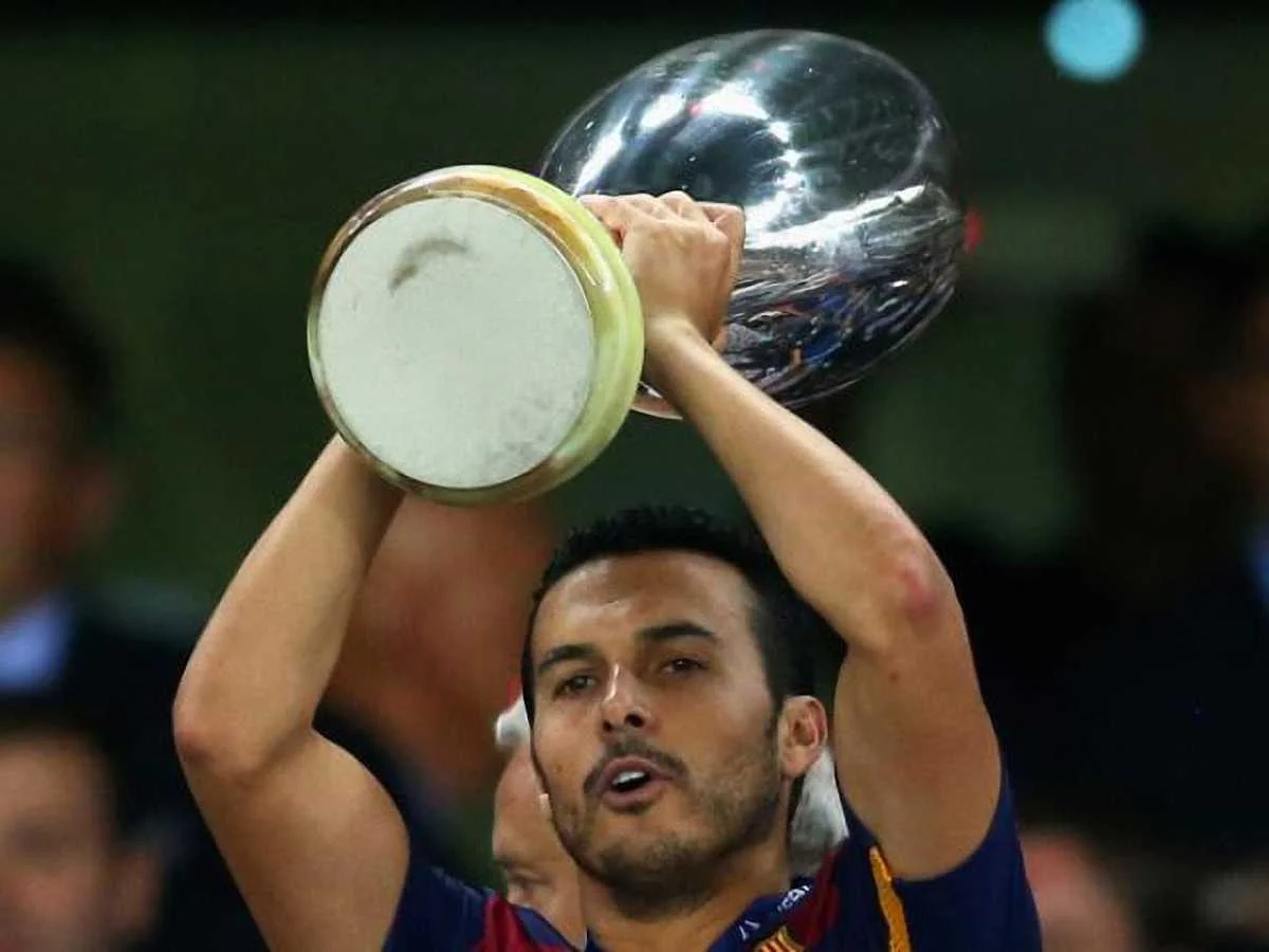 Педро с выигранным трофеем / Getty Images