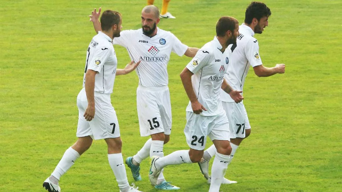"Олімпік" святкує перемогу / фото ФК Олімпік