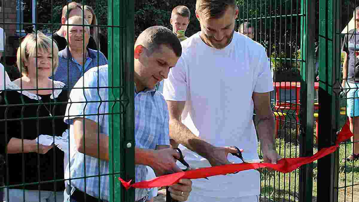 Ярмоленко подарував дитячому будинку футбольний майданчик (ФОТО)