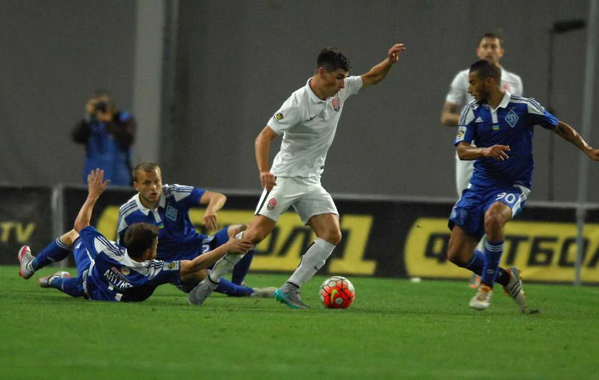 Малиновский против "Динамо" / фото ФК Заря