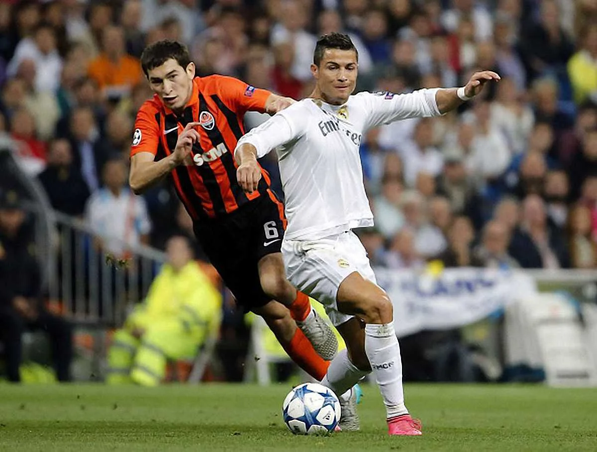 Степаненко не давал развернуться Роналду / Getty Images