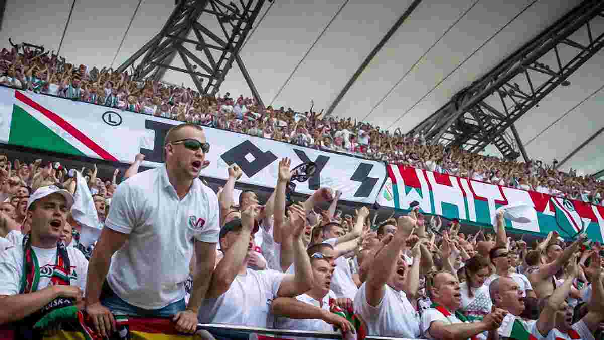 Фанати "Леха" бойкотували матч Ліги Європи, щоб не допомагати біженцям (ФОТО)