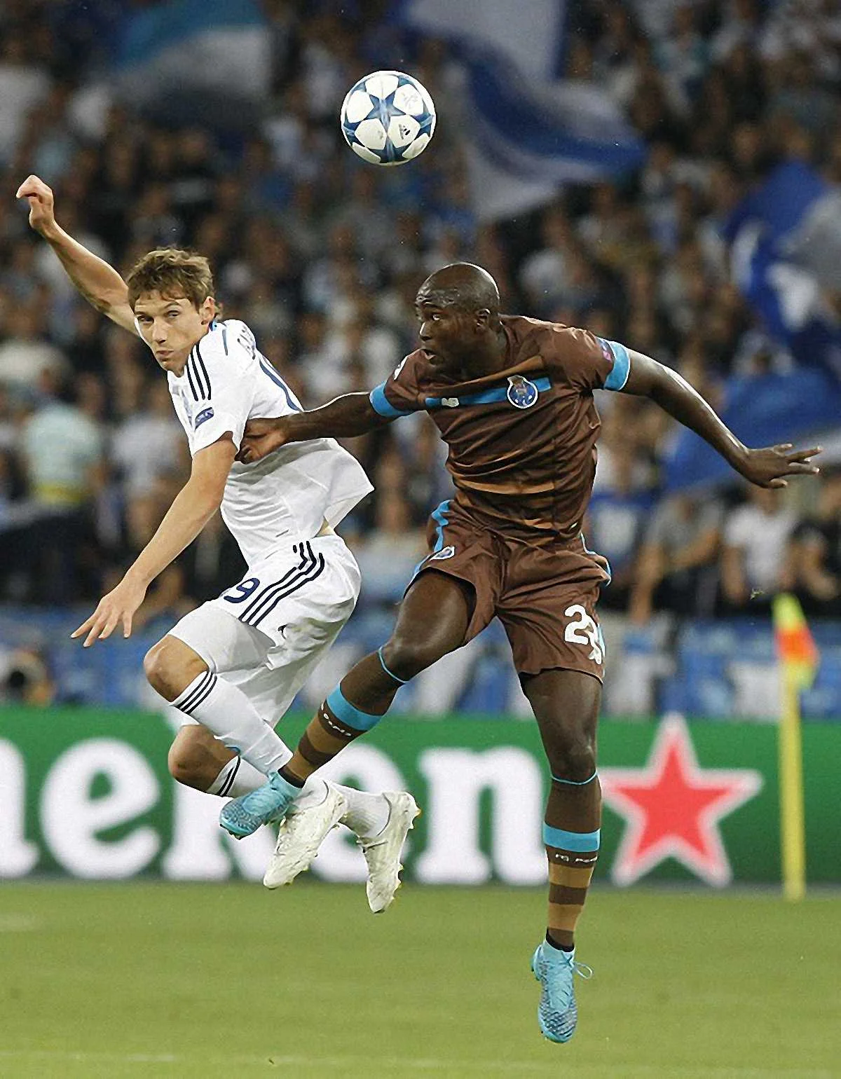 Момент гри "Динамо К" - "Порту" / Getty Images