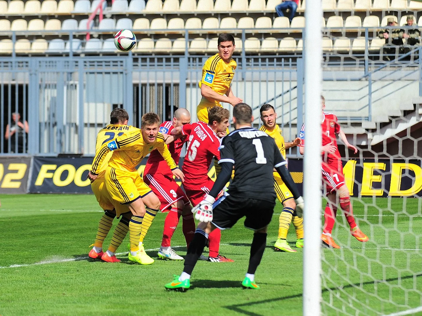 Момент последнего поединка между командами / Фото ФК Металлург