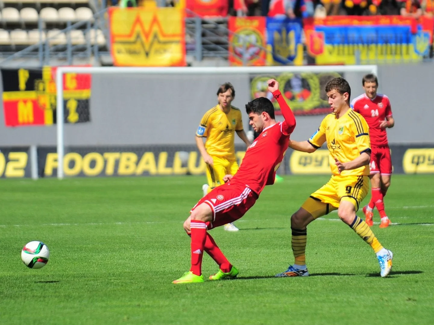 Боротьба переважала на полі / Фото ФК Металург З