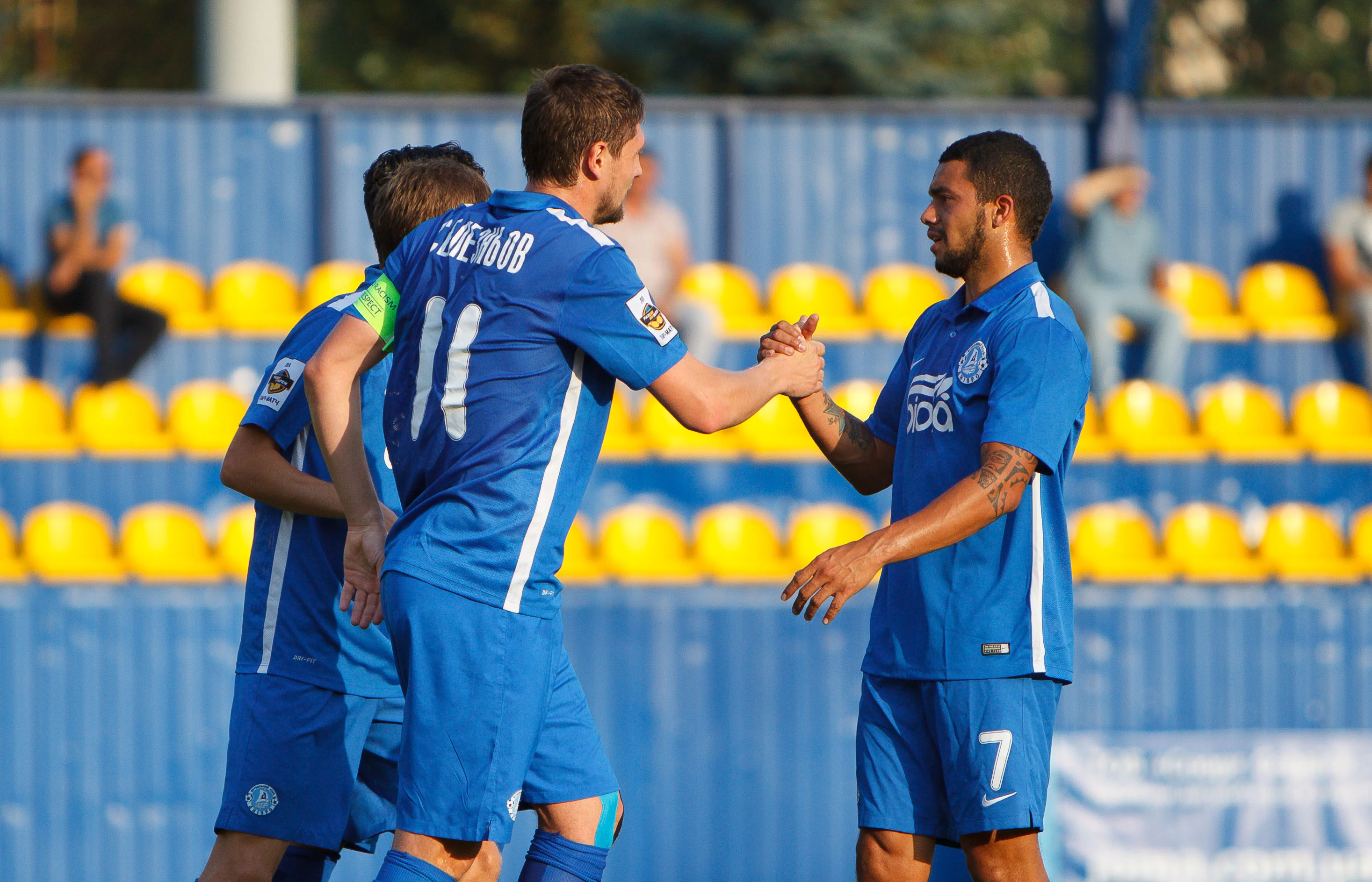 Евгений Селезнев празднует / Фото пресс-службы ФК Днепр (С. Козин)