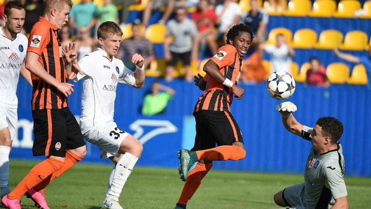 Фред атакує "Олімпік" / Фото ФК "Шахтар"