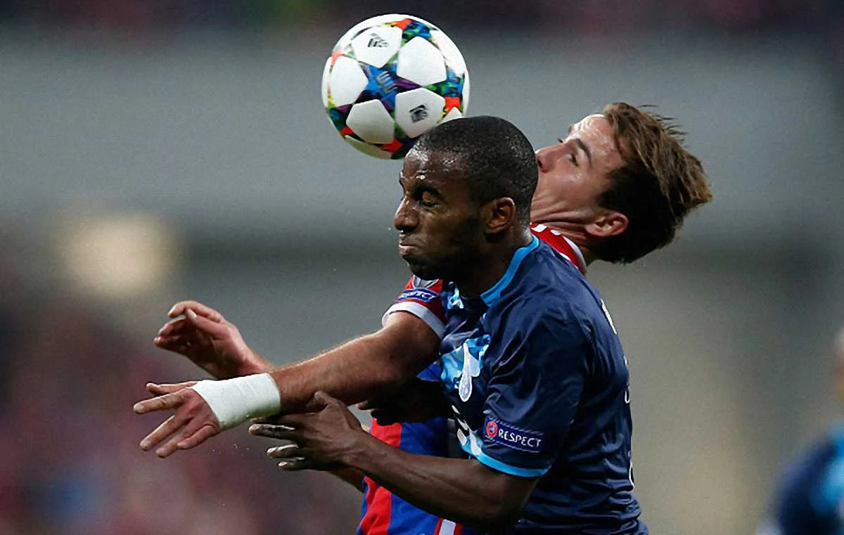 Рикарду Перейра противостоит "Баварии" / Getty images