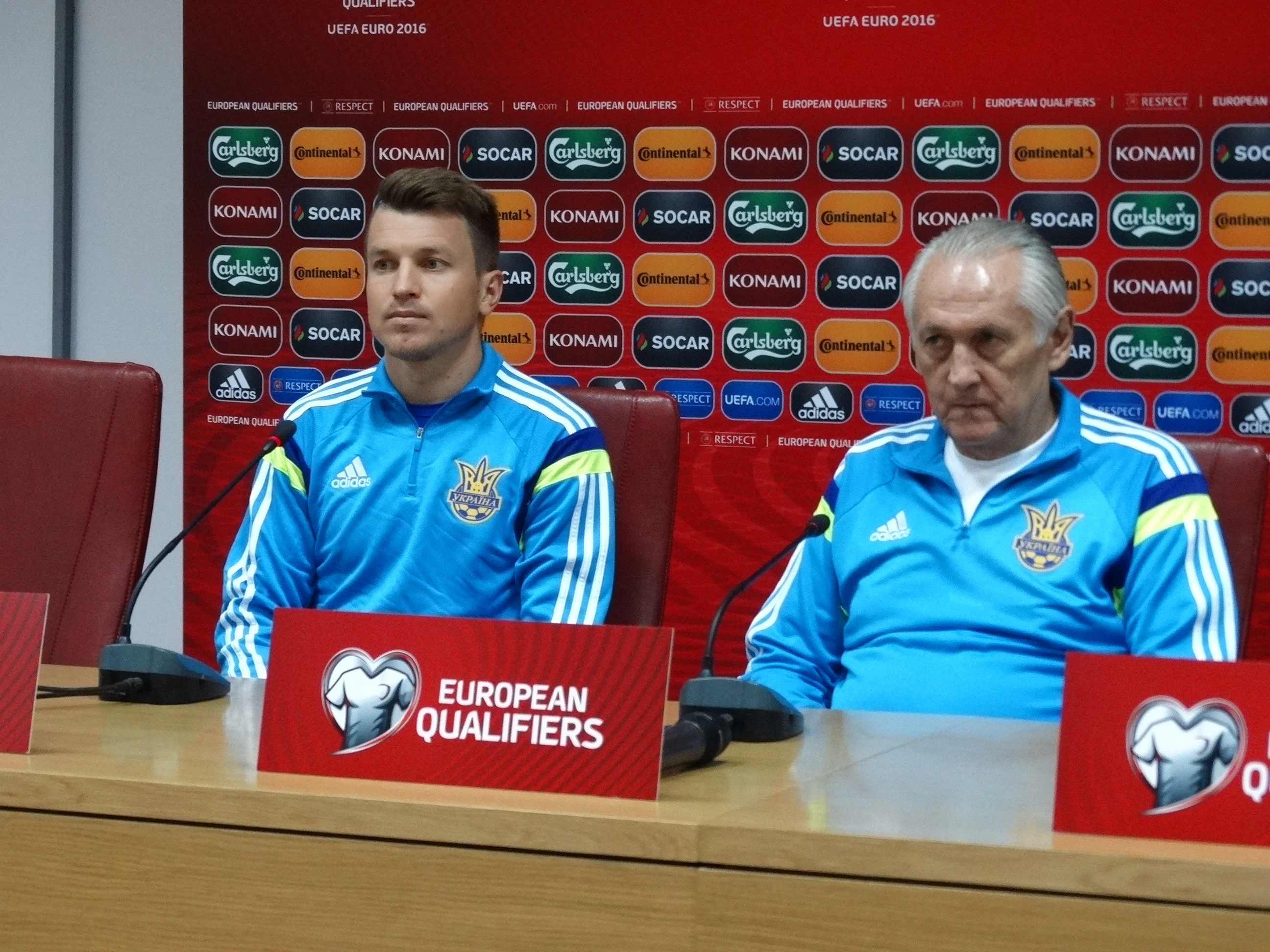 Руслан Ротань та Михайло Фоменко на прес-конференції / Фото Футбол 24