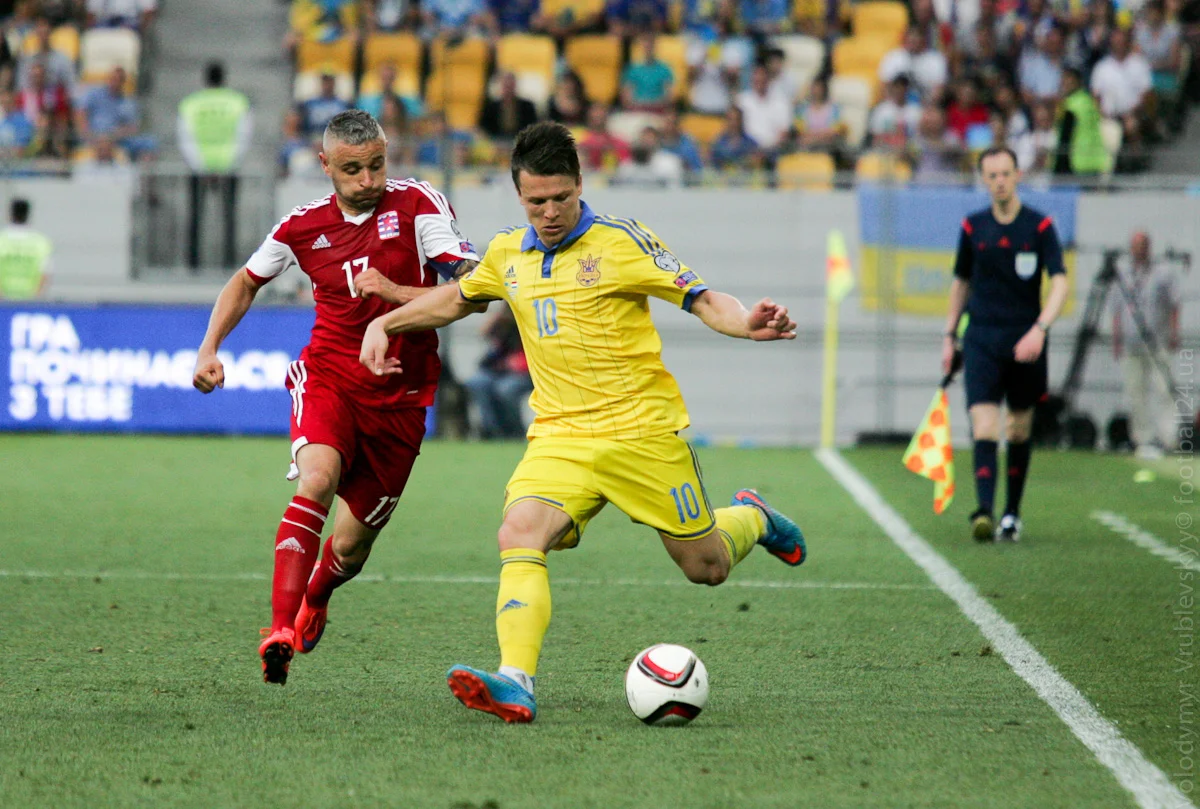 Коноплянка у матчі з Люксембургом / фото Володимира Врублевського
