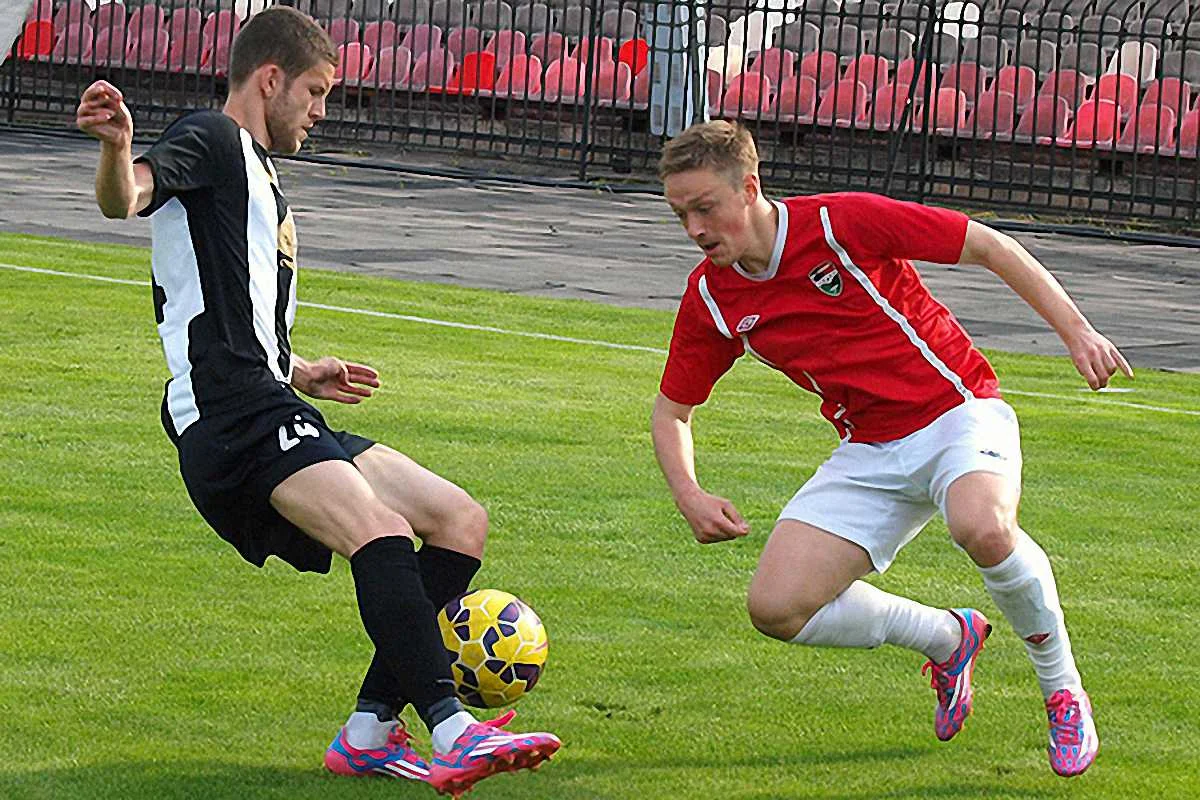 Криворожане и в дальнейшем без поражений // fc-poltava.at.ua