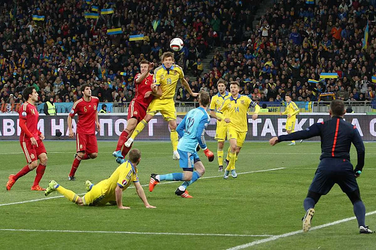 Гармаш міг забити, але не влучив у порожні ворота / Getty Images