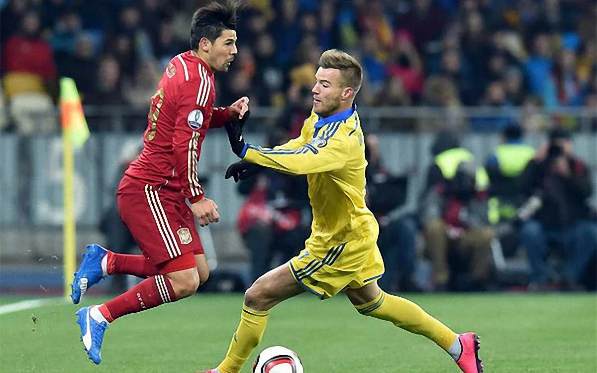 Ярмоленко проти Ноліто / AFP