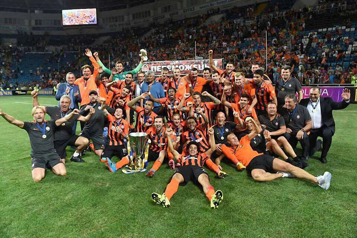 Палкин с "Шахтером" празднуют трофей / соцсети