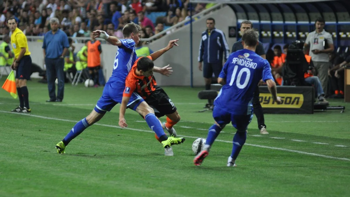 "Динамо" vs "Шахтер" / фото Виктора Перегняка