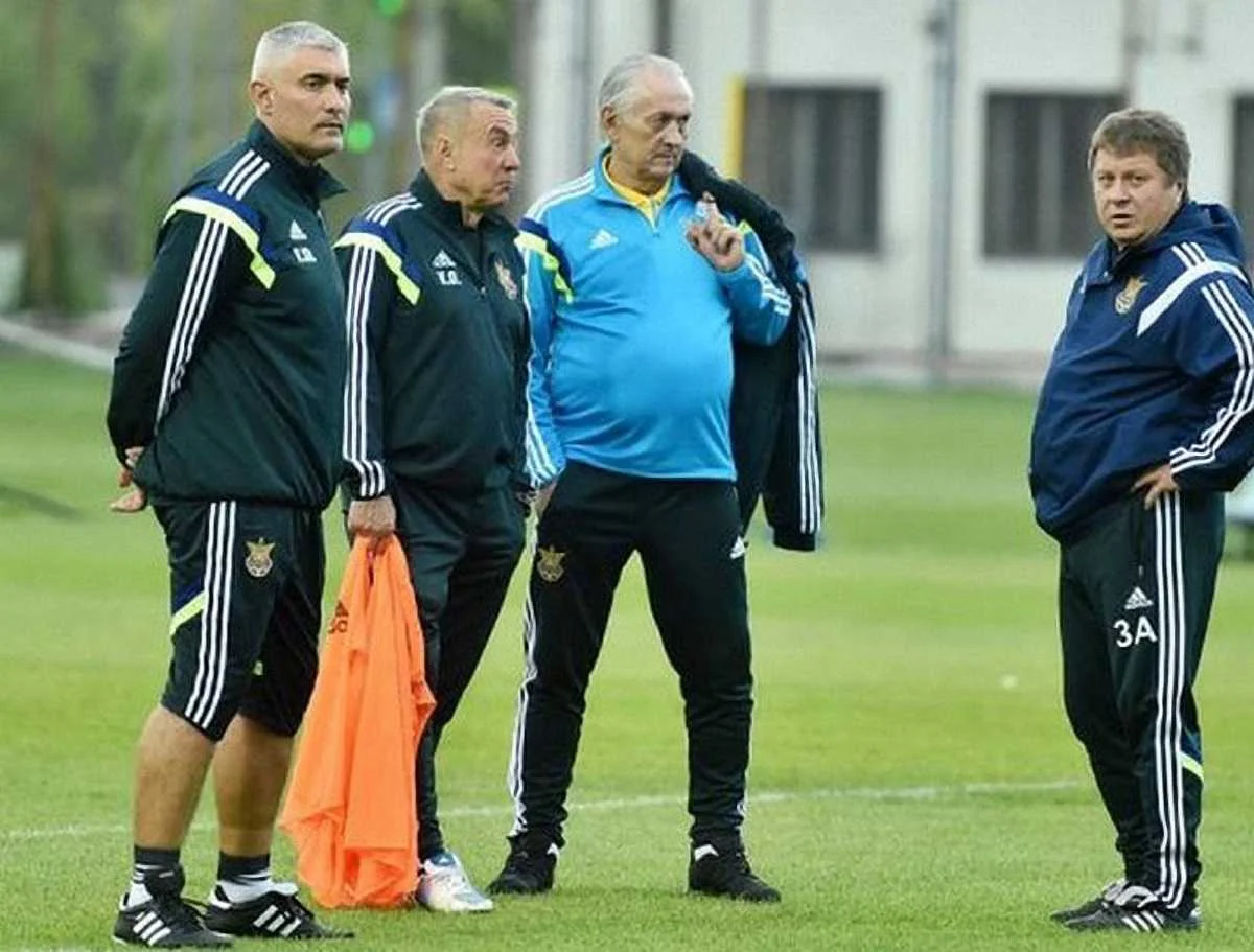 Олександр Заваров з тренерським штабом збірної України / Фото ФФУ