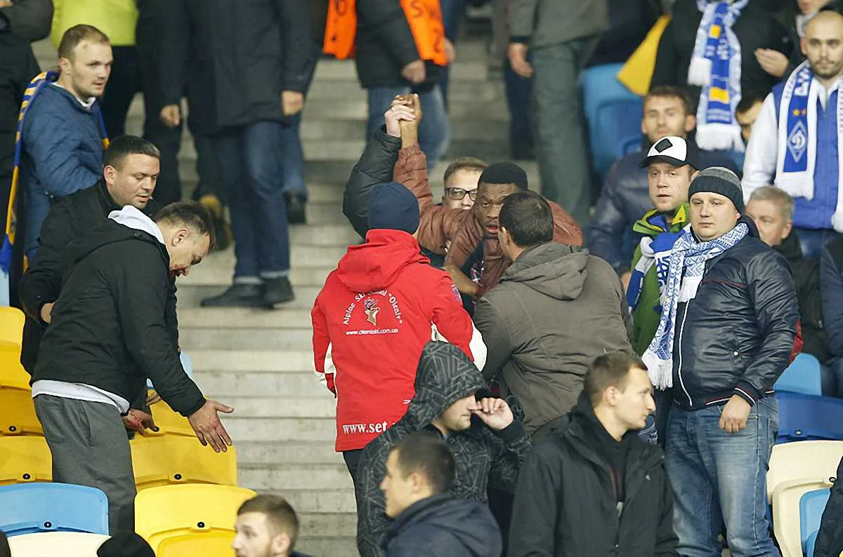 Той самий інцидент з темношкірими вболівальниками / Фото соцмережі