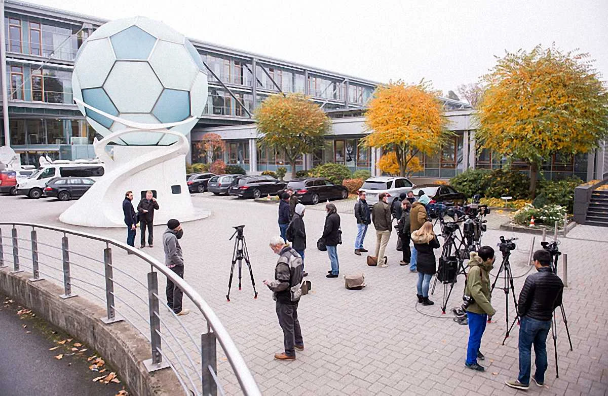 Журналісти на місці події / getty images