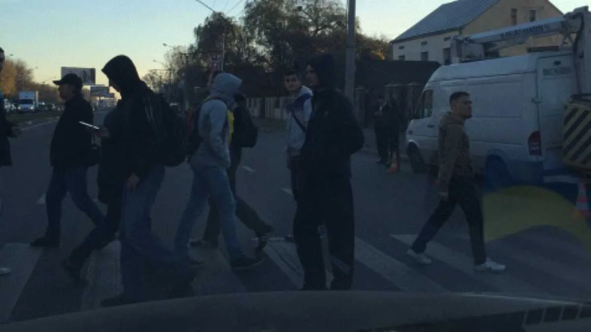 Фанаты заблокировали движение во Львове