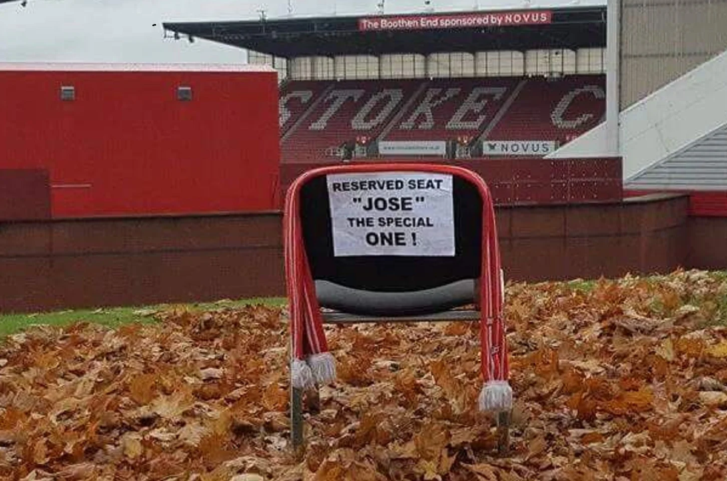 Стілець для Моурінью