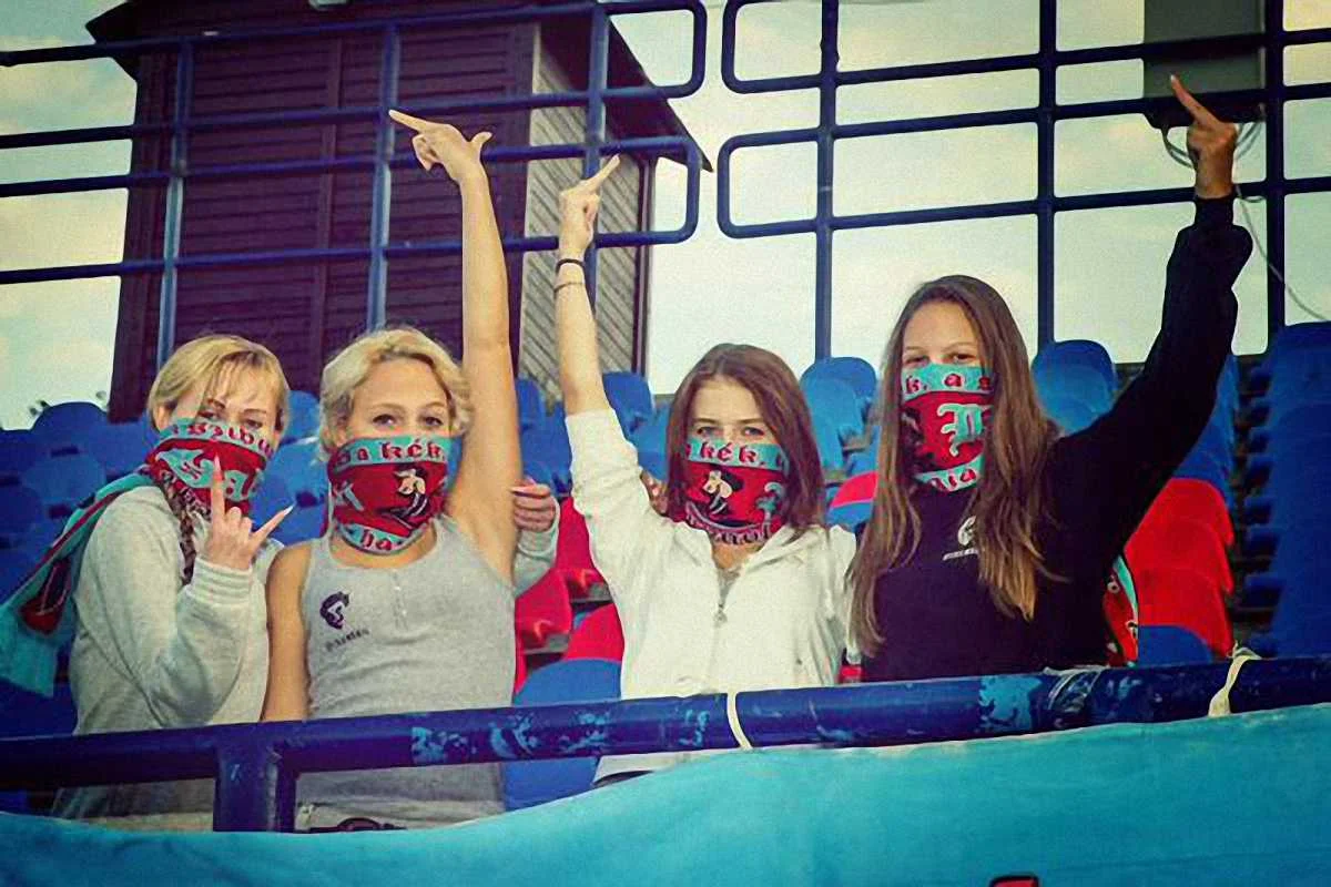 Дівчата "топлять" за угорський "Відеотон"