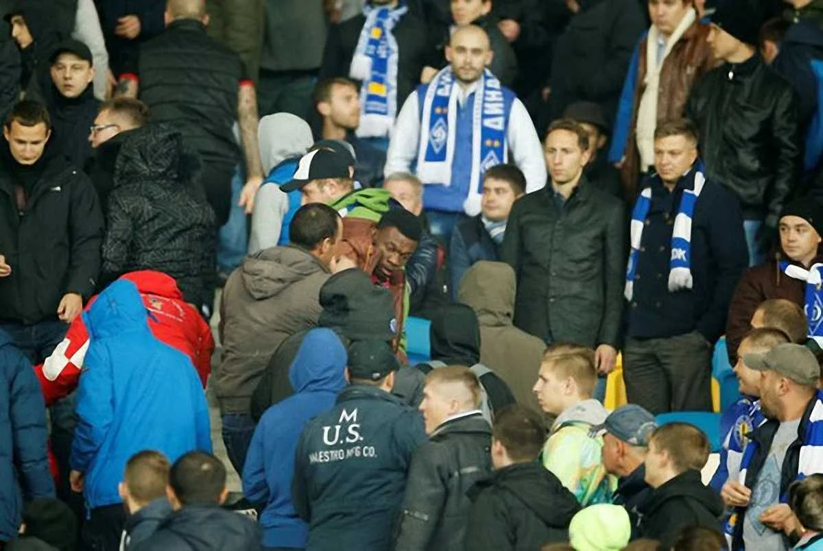 Драка на НСК "Олимпийский" / tribuna.com