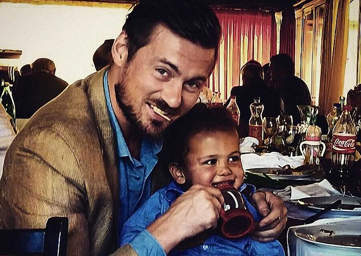 Артем Мілевський комфортно почувається з малюками / Фото з інстаграму А. Мілевського