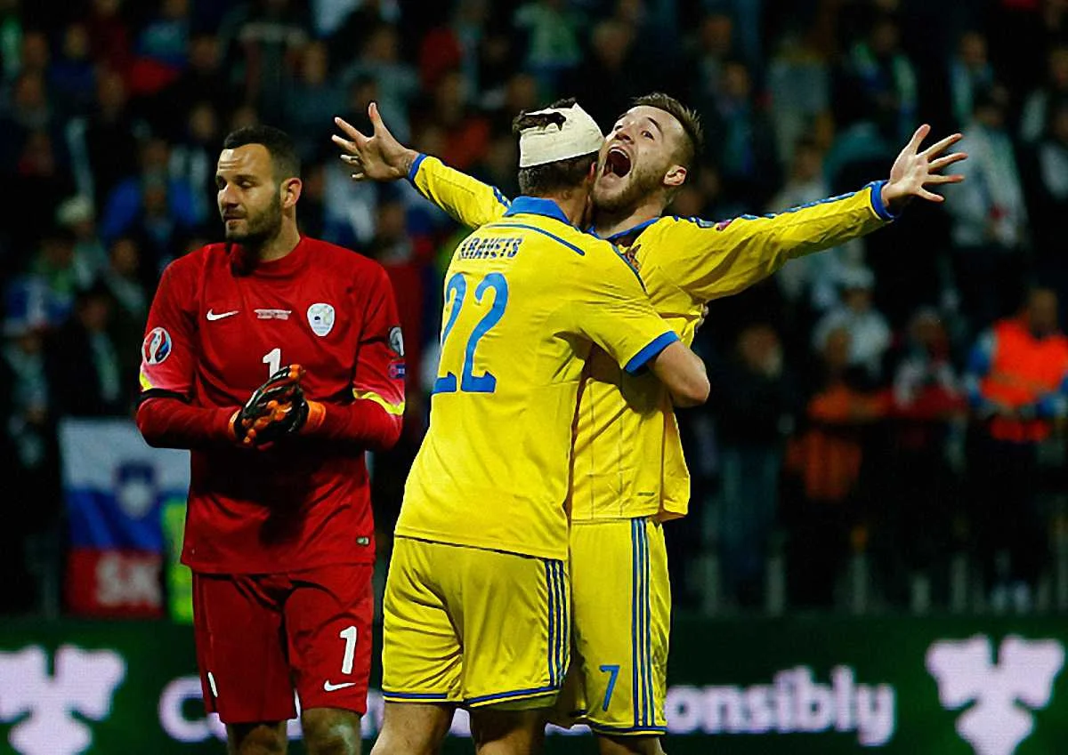 Кравец и Ярмоленко на фоне Хандановича - шах и мат / Getty images