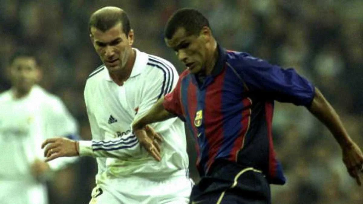 Зідан проти Рівалду у "Ель Класіко" / Getty Images