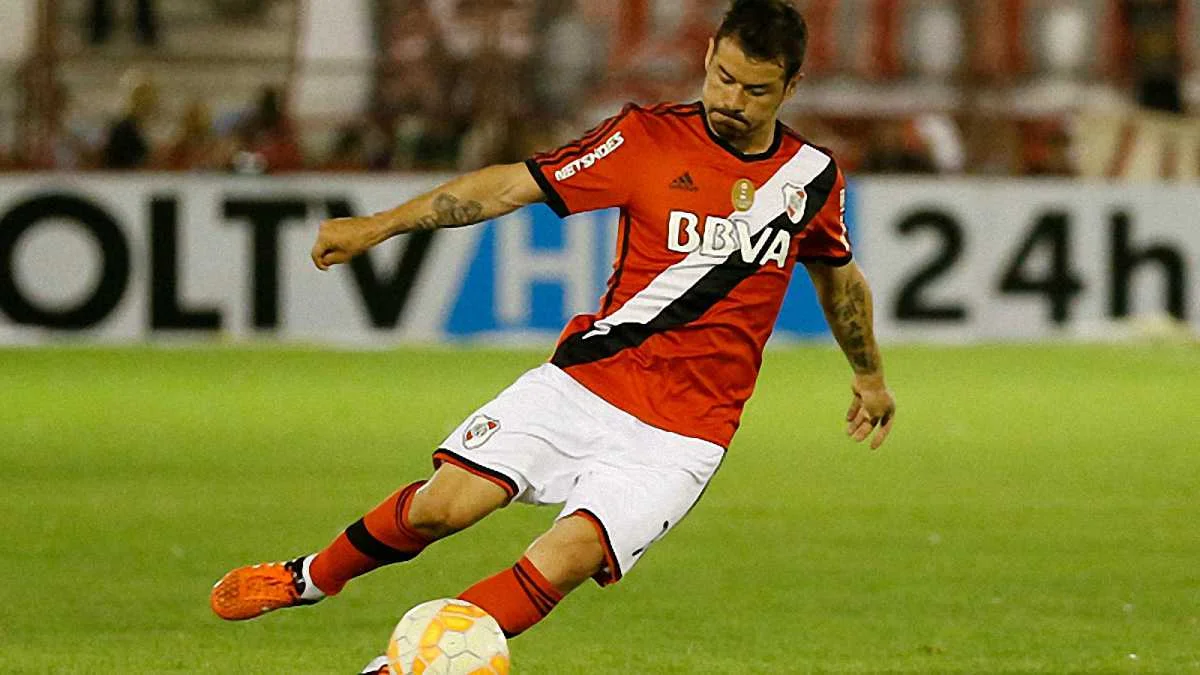 Фото к новости: Бомбезный гол забил игрок "Ривер Плейт" (ВИДЕО)