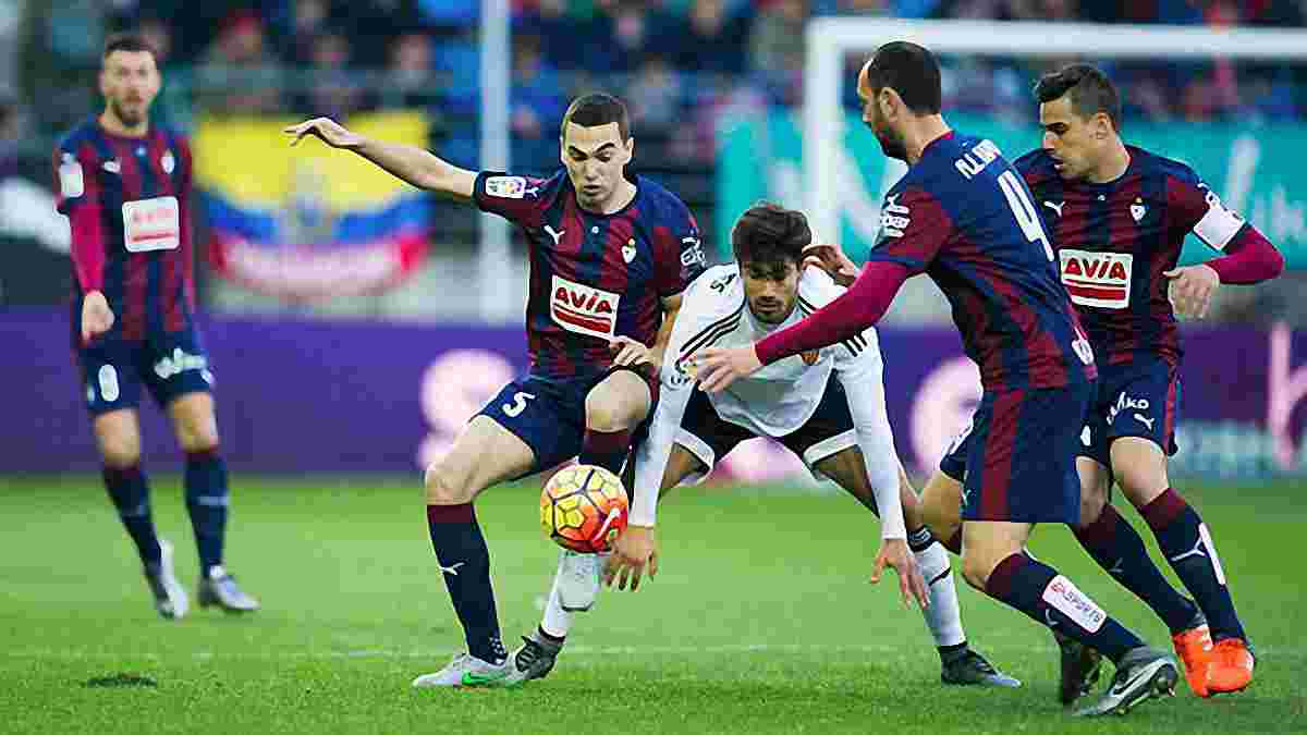 "Валенсия" в невероятном матче против "Эйбара" спасает для себя очко