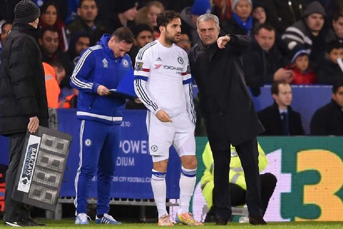 Фабрегас та Моурінью / Getty Images