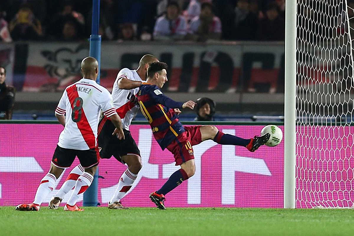 Мессі в матчі з "Рівером" / фото Getty Images