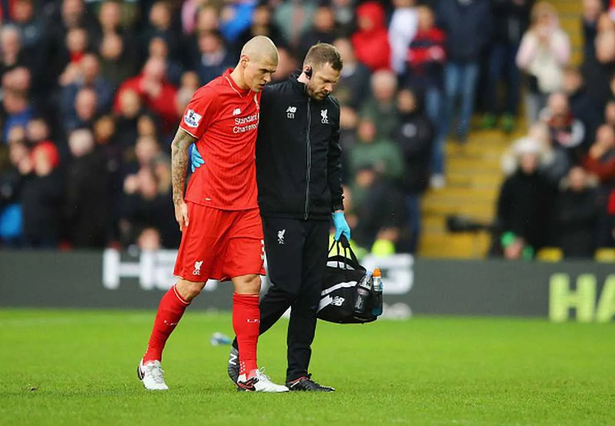 Мартін Шкртел травмувався у матчі з "Вотфордом" / Getty Images