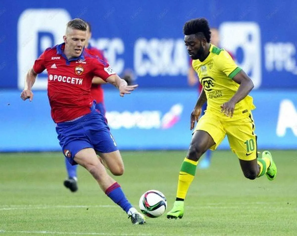 Праворуч Лукман Аруна / фото ФК "Анжи"