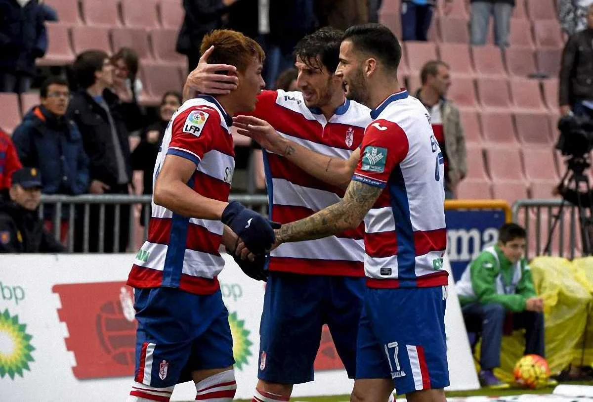 "Гранада" празднует гол / Marca