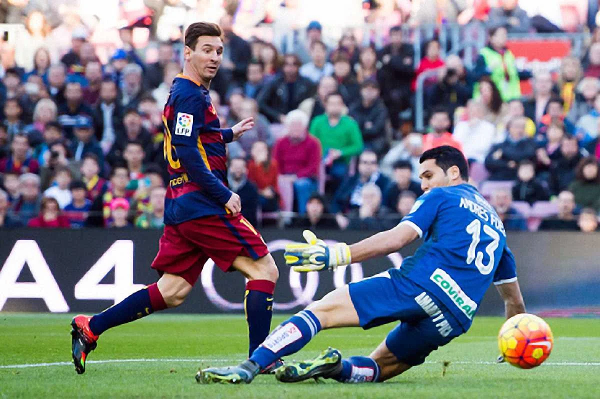 Месси переигрывает Фернандеша / getty images