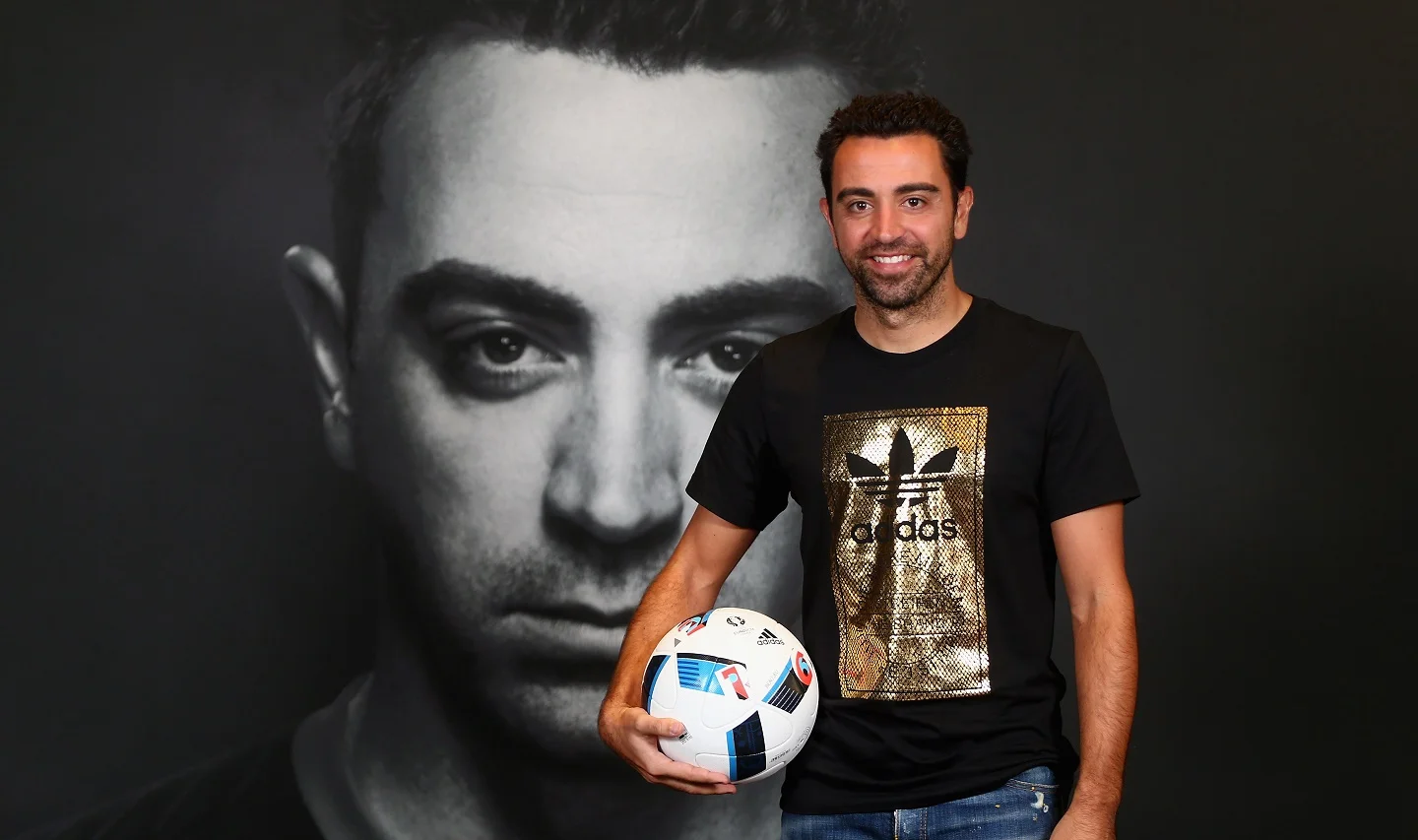 С виду Хави не грустит, что остался без трофея. Хотя, кто ж знает, что творится у него в душе? Фото: Getty Images