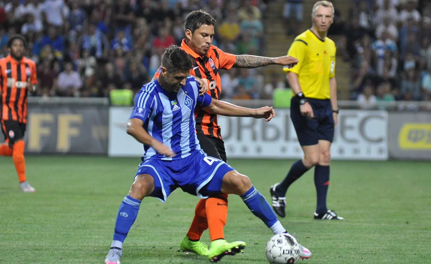 Матчів "Динамо" - "Шахтар" багато не буває! Фото: Віктор Перегняк.